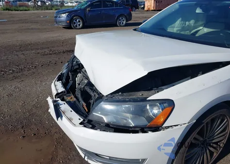 2015 Volkswagen Passat 1.8T Sport из США, поврежденный, VIN 1VWBS7A31FC075721